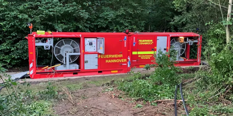 Ein Hochleistungspumpsystem der Feuerwehr Hannover und eines der Feuerwehr Osnabr&uuml;ck